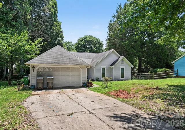 3rd image of 8410 Gidleigh Ct, Charlotte, NC 28216 | MLS# 4398326