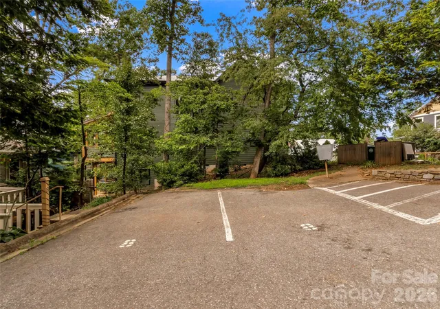 2nd image of 127 Riverview Dr, Asheville, NC 28806