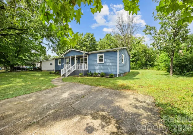 Photo 1 of Single family home for sale at 1345 Old Salisbury Rd, Statesville, NC 28625 | MLS# 4398337 | Listing updated on 2026-10-07