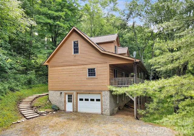 Photo 3 of Single family home for sale at 219 Red Maple Ln, Boone, NC 28607 | MLS# 4398352 | Listing updated on 2026-06-28