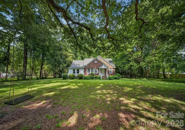 Photo 2 of Single family home for sale at 1822 W Sugar Crk Rd, Charlotte, NC 28262 | MLS# 4398353 | Listing updated on 2026-08-08