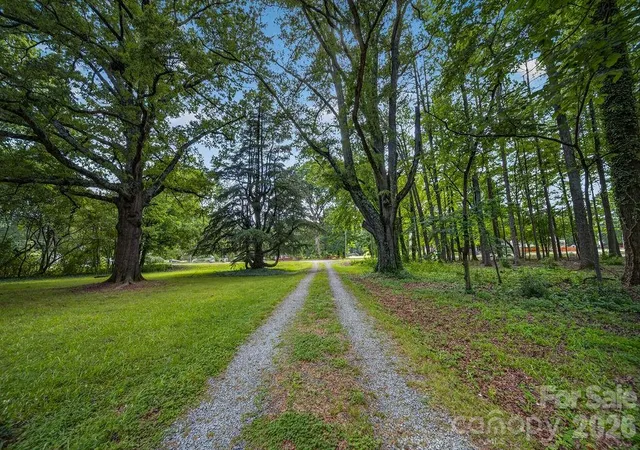 Photo 3 of Single family home for sale at 1822 W Sugar Crk Rd, Charlotte, NC 28262 | MLS# 4398353 | Listing updated on 2026-08-08