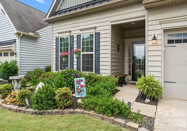 Photo 3 of Sale Pending at 2174 Winhall Rd, Fort Mill, SC 29715 | MLS# 4398354 | Listing updated on 2026-09-16