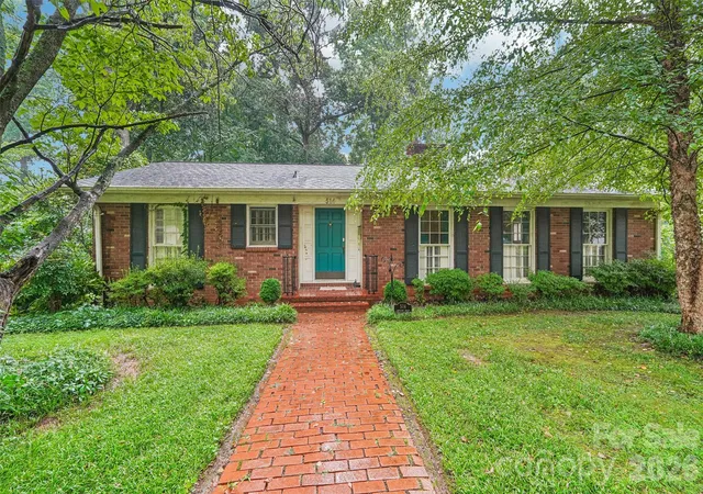 Photo 1 of Single family home for sale at 514 Lakeside Dr, Statesville, NC 28677 | MLS# 4398384 | Listing updated on 2026-08-07