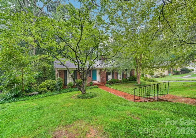 Photo 2 of Single family home for sale at 514 Lakeside Dr, Statesville, NC 28677 | MLS# 4398384 | Listing updated on 2026-08-07