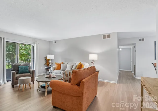 Listing Photo 5 - Condo for sale in building located at 4736 Hedgemore Dr, Charlotte, NC 28209 - Unit #G