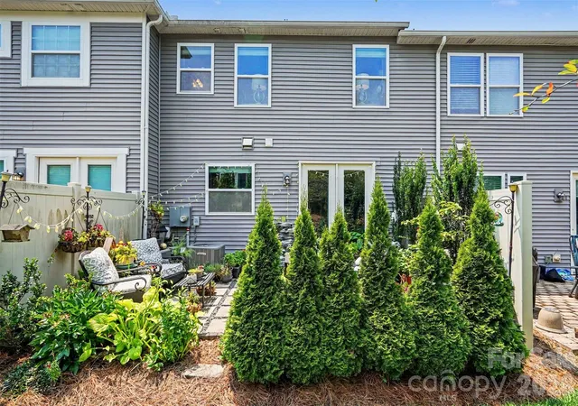 Photo 24 of Townhouse for sale at 5606 Stonewells Dr, Charlotte, NC 28278 | MLS# 4398404 | Listing updated on 2026-08-10