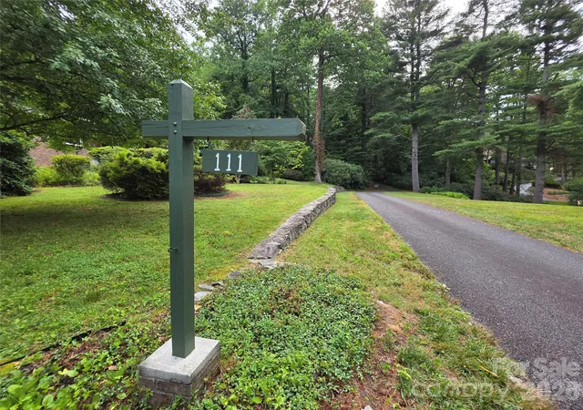 Homes for sale in Hendersonville, NC | 111 W Kindy Forest Dr, Hendersonville, NC 28739 | MLS# 4398408