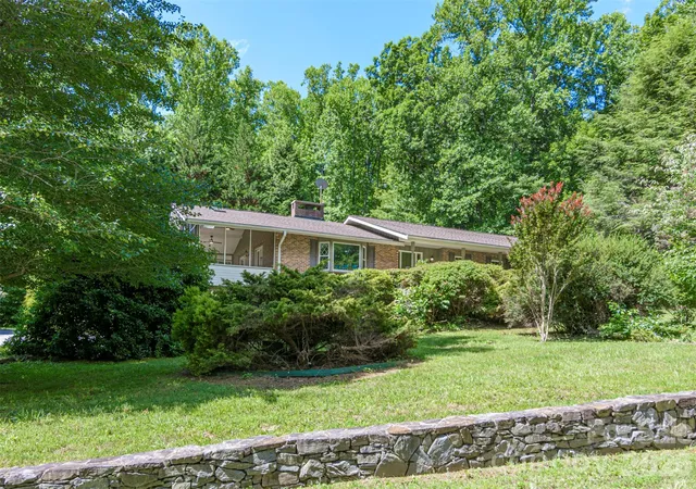 Homes for sale in Hendersonville, NC | 111 W Kindy Forest Dr, Hendersonville, NC 28739 | MLS# 4398408