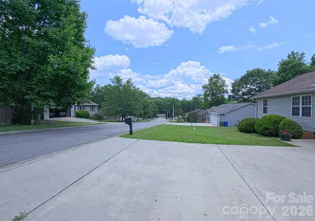 2nd image of 101 Tail Feather Ln, Candler, NC 28715 | MLS# 4398430