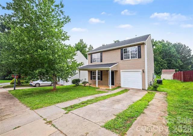 Photo 3 of Sale Pending at 5626 Graypark Dr, Charlotte, NC 28269 | MLS# 4398433 | Listing updated on 2026-09-22