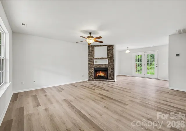 Photo 4 of Sale Pending at 5626 Graypark Dr, Charlotte, NC 28269 | MLS# 4398433 | Listing updated on 2026-09-22