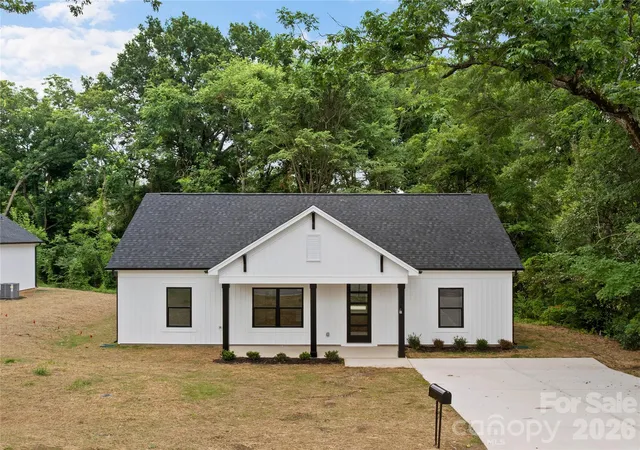 Homes for sale in Stanley, NC | 315 W Chestnut St, Stanley, NC 28164 | MLS# 4398441