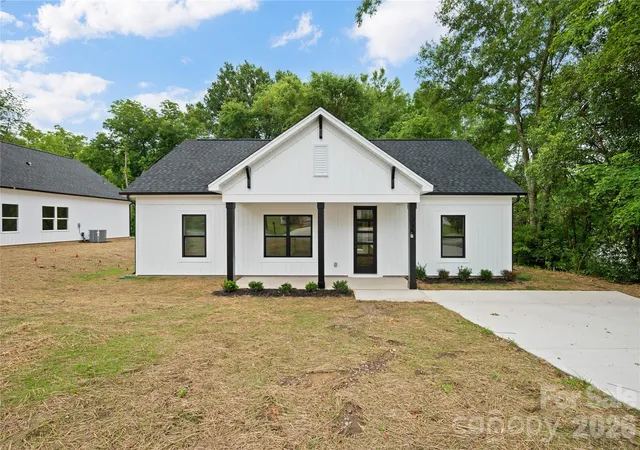 Homes for sale in Stanley, NC | 315 W Chestnut St, Stanley, NC 28164 | MLS# 4398441