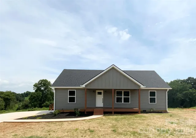 Photo 1 of Single family home for sale at 260 Forest Lake Rd, Forest City, NC 28043 | MLS# 4398442 | Listing updated on 2026-08-27