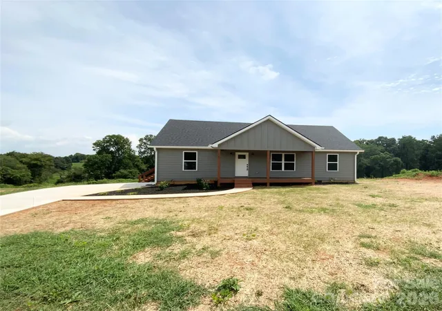 Photo 2 of Single family home for sale at 260 Forest Lake Rd, Forest City, NC 28043 | MLS# 4398442 | Listing updated on 2026-08-27