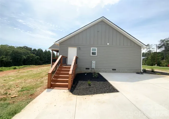 Photo 3 of Single family home for sale at 260 Forest Lake Rd, Forest City, NC 28043 | MLS# 4398442 | Listing updated on 2026-08-27