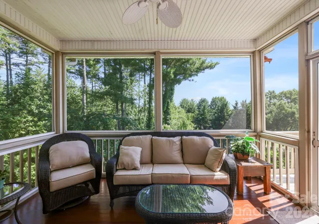 4th image of 19 Thornapple Dr, Hendersonville, NC 28739 | MLS# 4398445