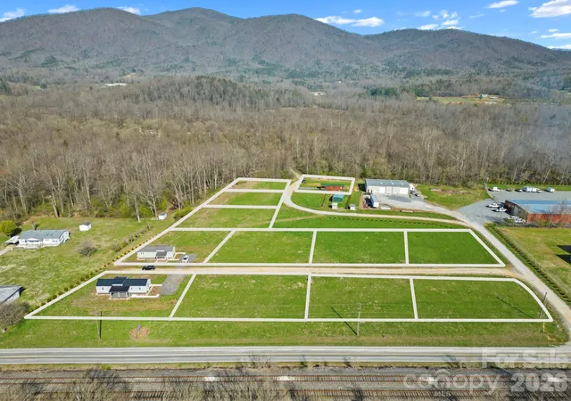 Photo 5 of Single family home for sale at 34 River Run Dr #6, Marion, NC 28752 | MLS# 4398452 | Listing updated on 2026-06-30