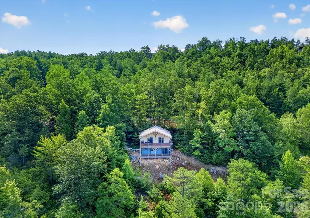 Photo 3 of Single family home for sale at 40 E Valley View Dr, Marion, NC 28752 | MLS# 4398472 | Listing updated on 2026-08-04