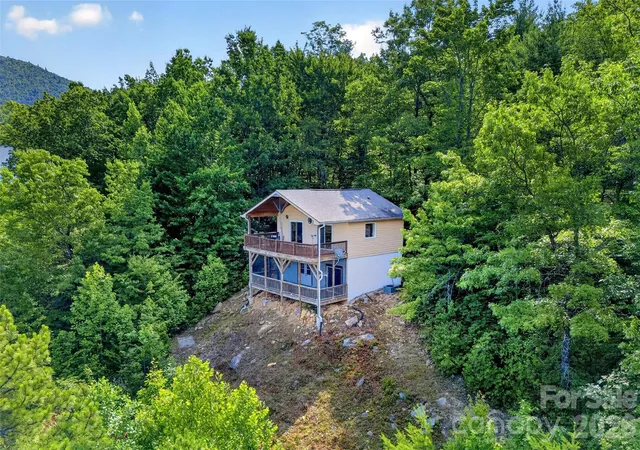 Photo 4 of Single family home for sale at 40 E Valley View Dr, Marion, NC 28752 | MLS# 4398472 | Listing updated on 2026-08-04