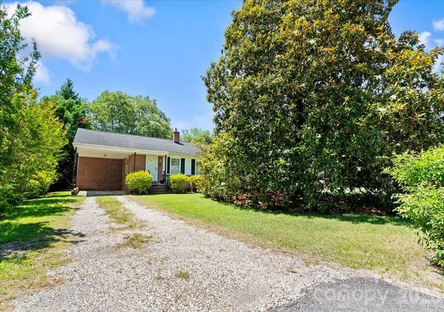 Homes for sale in Cheraw, SC | 63 Lynn Ave, Cheraw, SC 29520 | MLS# 4398492
