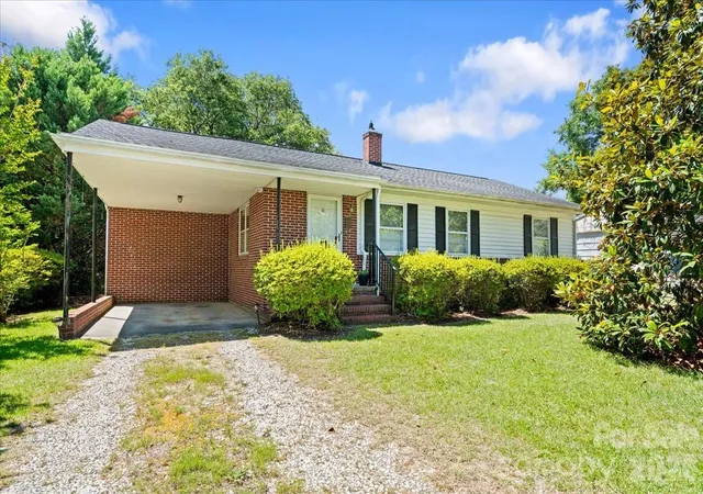 Homes for sale in Cheraw, SC | 63 Lynn Ave, Cheraw, SC 29520 | MLS# 4398492