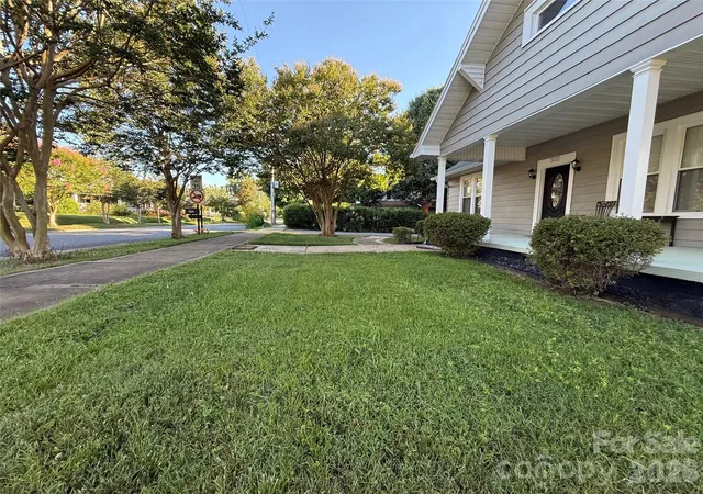 Homes for sale in Newton, NC | 302 S College Ave, Newton, NC 28658 | MLS# 4398499