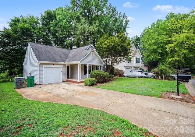 Photo 2 of Single family home for sale at 2732 Black Walnut Ln, Charlotte, NC 28262 | MLS# 4398539 | Listing updated on 2026-08-10
