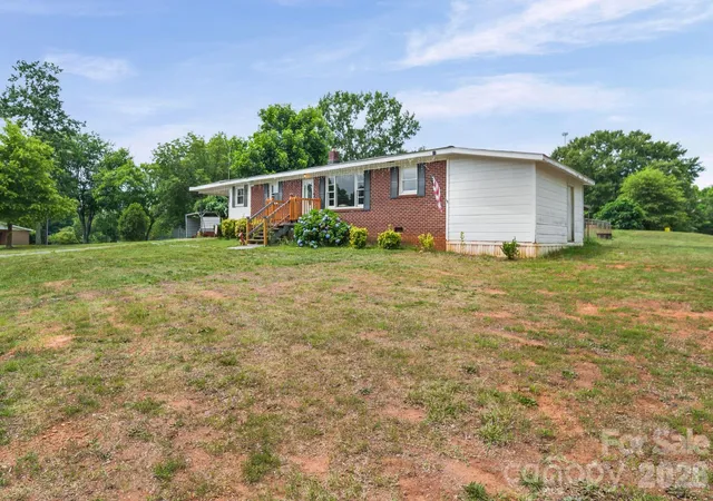Homes for sale in Shelby, NC | 420 Bear Creek Rd, Shelby, NC 28152 | MLS# 4398541