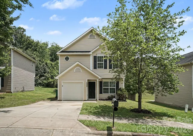 Homes for sale in Charlotte, NC | 5336 Beam Lake Dr, Charlotte, NC 28216 | MLS# 4398542