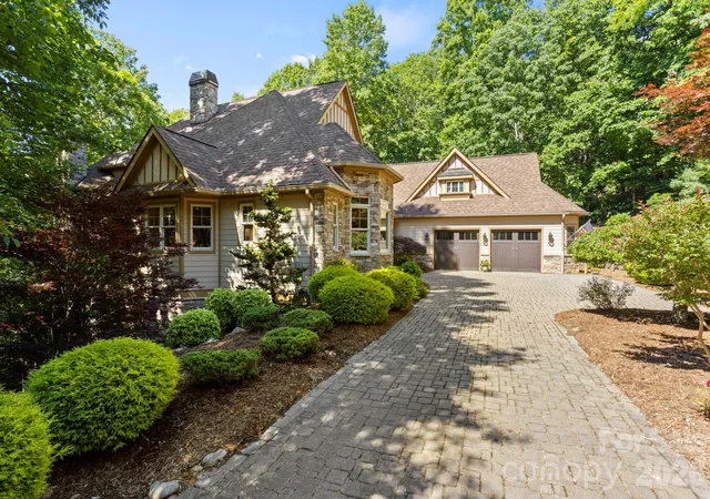 Homes for sale in Flat Rock, NC | 132 Pinnacle Peak Ln, Flat Rock, NC 28731 | MLS# 4398546