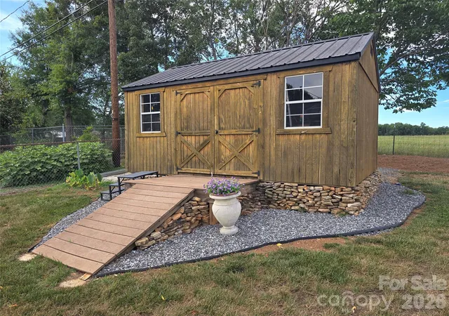 3rd image of 5760 Valley Field Rd, Hickory, NC 28602 | MLS# 4398560