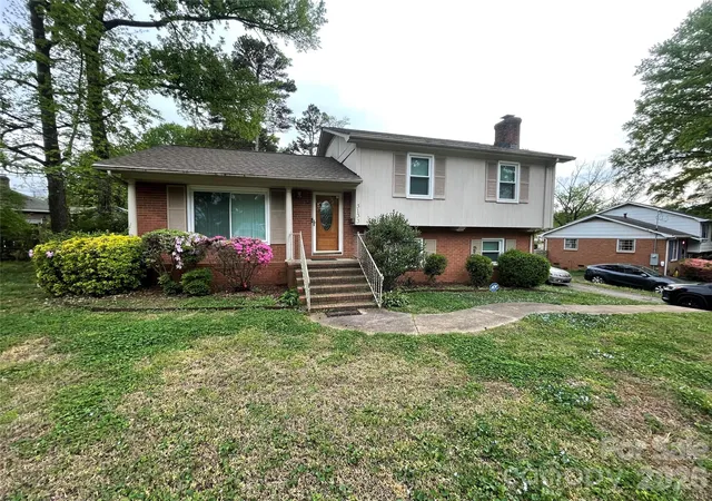 Photo 1 of Sale Pending at 3133 Rosehill Dr, Charlotte, NC 28212 | MLS# 4398573 | Listing updated on 2026-09-04