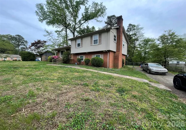 Photo 2 of Sale Pending at 3133 Rosehill Dr, Charlotte, NC 28212 | MLS# 4398573 | Listing updated on 2026-09-04