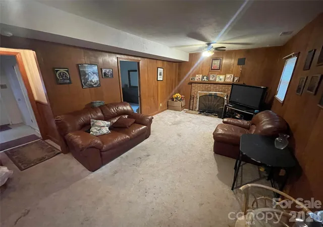 Photo 4 of Sale Pending at 3133 Rosehill Dr, Charlotte, NC 28212 | MLS# 4398573 | Listing updated on 2026-09-04