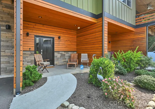 Photo 3 of Townhouse for sale at 406 Kessler Pl, Asheville, NC 28804 | MLS# 4398574 | Listing updated on 2026-07-20