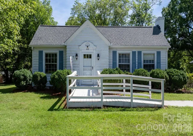 Photo 2 of Single family home for sale at 608 1st Street W, Conover, NC 28613 | MLS# 4398587 | Listing updated on 2026-08-03