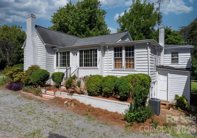 Photo 3 of Single family home for sale at 608 1st Street W, Conover, NC 28613 | MLS# 4398587 | Listing updated on 2026-08-03