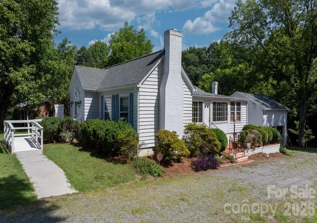 Photo 3 of Single family home for sale at 608 1st Street W, Conover, NC 28613 | MLS# 4398587 | Listing updated on 2026-08-03