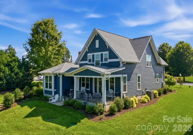 Photo 3 of Single family home for sale at 104 Sisters Cvs Ct, Mooresville, NC 28117 | MLS# 4398589 | Listing updated on 2026-10-16