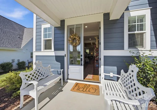 Photo 4 of Single family home for sale at 104 Sisters Cvs Ct, Mooresville, NC 28117 | MLS# 4398589 | Listing updated on 2026-10-16