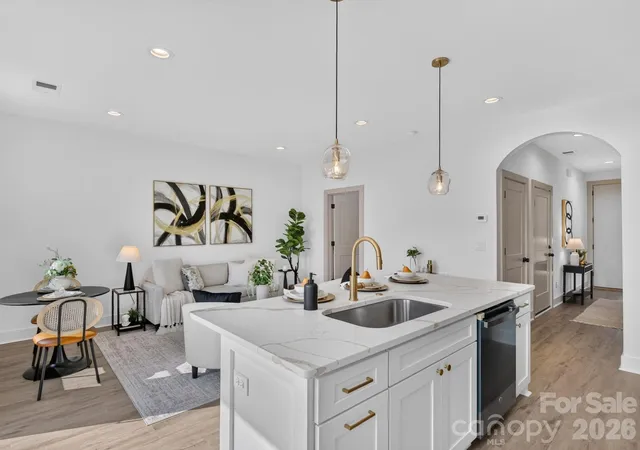 Listing Photo 5 - Condo for sale in building located at 2719 Watson Dr, Charlotte, NC 28208