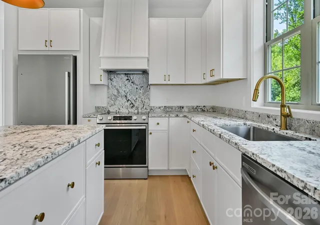 Photo 3 of Single family home for sale at 225 Edgewood Rd S, Asheville, NC 28803 | MLS# 4398598 | Listing updated on 2026-09-25