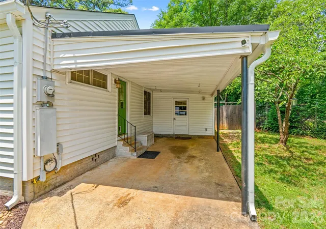 Photo 2 of Single family home for sale at 1019 Beverly Dr, Rock Hill, SC 29730 | MLS# 4398664 | Listing updated on 2026-08-28