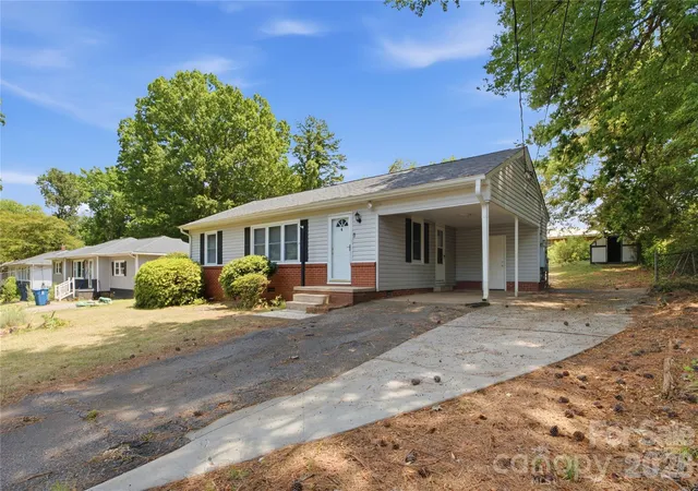 Homes for sale in Salisbury, NC | 1323 Meadowbrook Cir, Salisbury, NC 28144 | MLS# 4398667