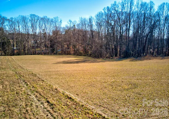Photo 2 of Sale Pending at 911 Westminster Dr, Statesville, NC 28677 | MLS# 4398708 | Listing updated on 2026-10-13