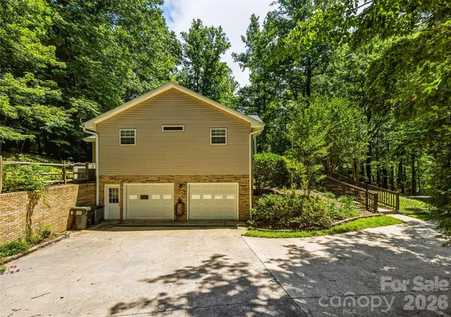 Homes for sale in Laurel Park, NC | 206 Camellia Wy, Laurel Park, NC 28739 | MLS# 4398729