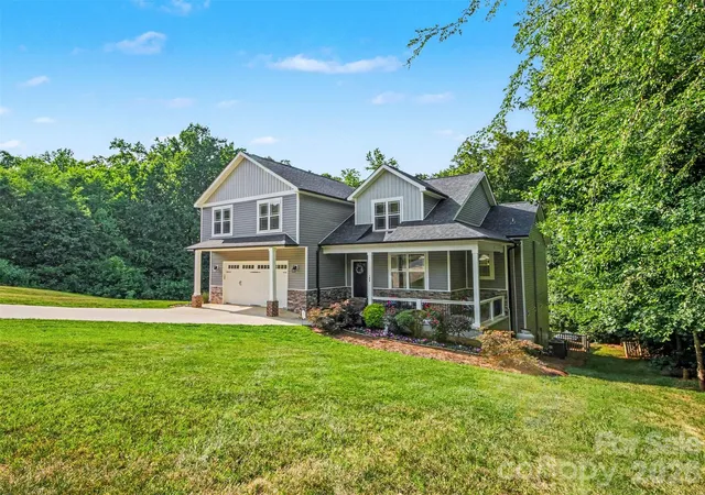Photo 3 of Single family home for sale at 155 Wood Acre Dr, Mooresville, NC 28115 | MLS# 4398730 | Listing updated on 2026-10-16