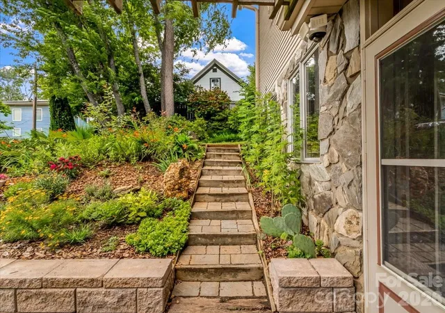 Photo 4 of Single family home for sale at 96 Woodrow Ave, Asheville, NC 28801 | MLS# 4398741 | Listing updated on 2026-09-19